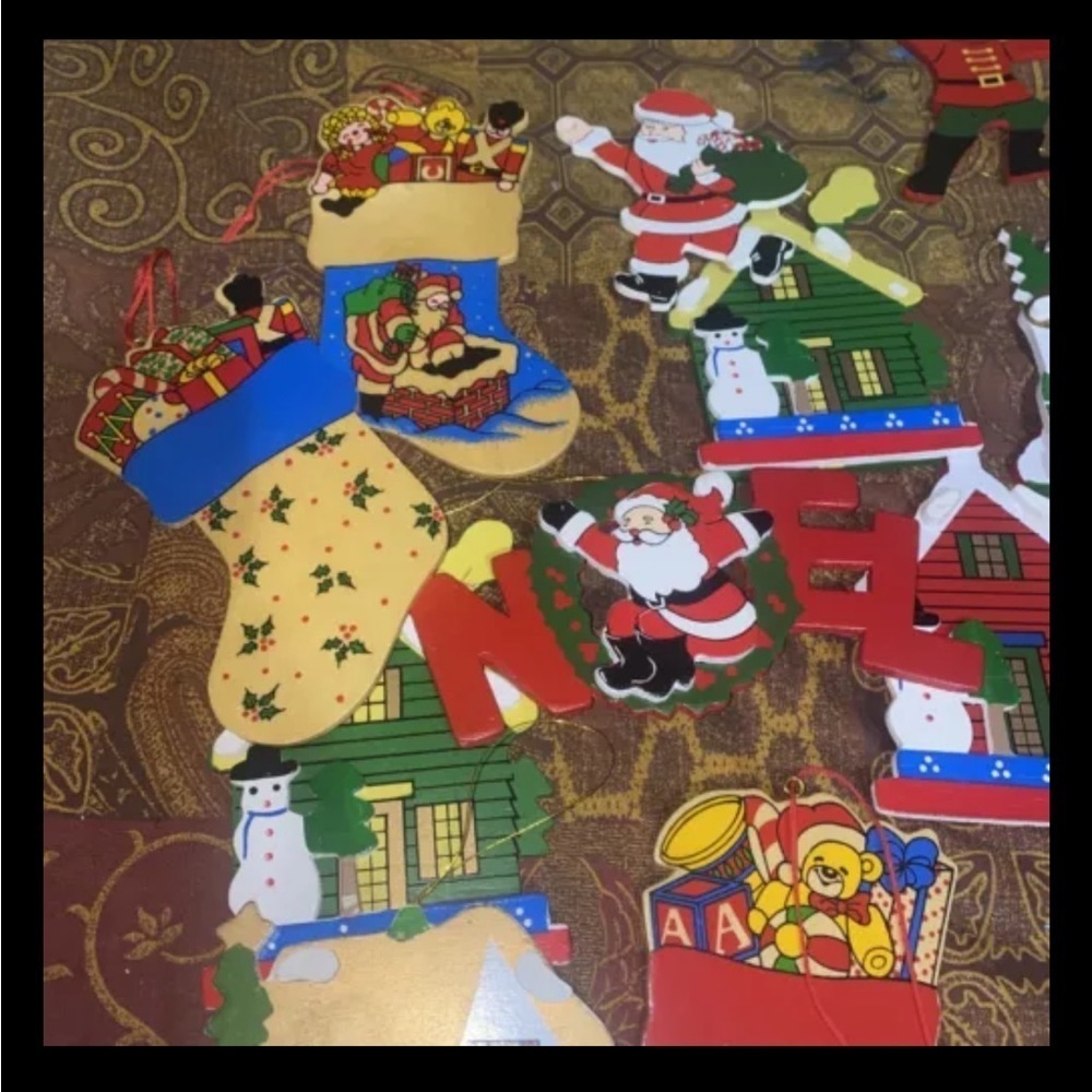VTG Lot of 29 PCs  Christmas Tree Ornaments‎ wood   Santa Stocking Ladder House - Picture 4 of 7